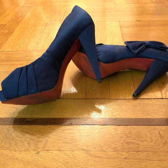 Paris Hilton Satin Pep Toe Pumps 💙 - Picture 3 of 4